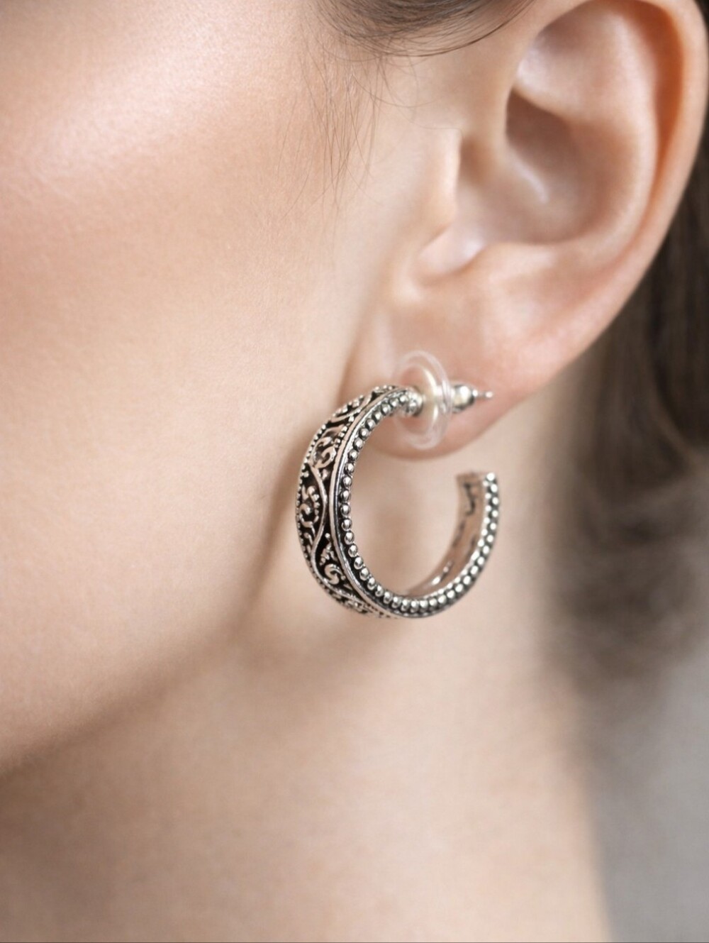 Silver Filigree Textured Hoop Earrings – Elegant Women’s Fashion Jewelry
